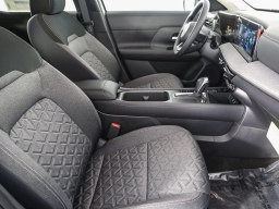 Nissan Kicks SV FWD 2026