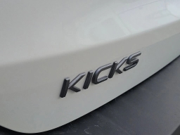 Nissan Kicks SV FWD 2026