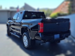 Toyota Tacoma 2WD SR5 Double Cab 5' Bed AT (Natl) 2026