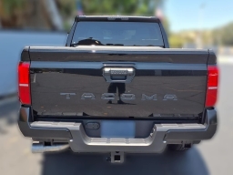 Toyota Tacoma 2WD SR5 Double Cab 5' Bed AT (Natl) 2026