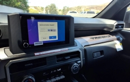 Toyota Tacoma 2WD SR5 Double Cab 5' Bed AT (Natl) 2026