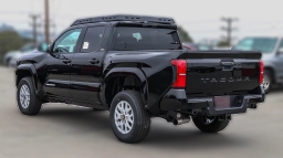 Toyota Tacoma 2WD SR5 Double Cab 5' Bed AT (GS) 2026