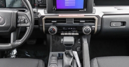 Toyota Tacoma 2WD SR5 Double Cab 5' Bed AT (GS) 2026