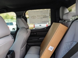Toyota Tacoma 2WD SR5 Double Cab 6' Bed AT (Natl) 2026