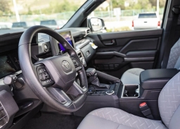 Toyota Tacoma 2WD SR5 Double Cab 6' Bed AT (Natl) 2026
