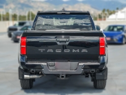 Toyota Tacoma 2WD SR5 Double Cab 5' Bed AT (Natl) 2026
