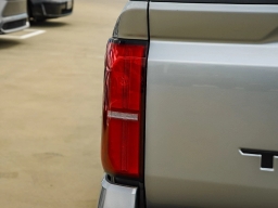 Toyota Tacoma 2WD SR5 Double Cab 5' Bed AT (Natl) 2026