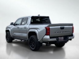 Toyota Tacoma 2WD SR5 Double Cab 6' Bed AT (Natl) 2026