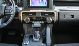 Toyota Tacoma 2WD SR5 Double Cab 6' Bed AT (Natl) 2026