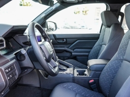 Toyota Tacoma 2WD SR5 Double Cab 6' Bed AT (Natl) 2026