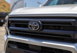 Toyota Tacoma 2WD SR5 Double Cab 6' Bed AT (Natl) 2026