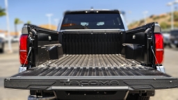 Toyota Tacoma 2WD SR5 Double Cab 6' Bed AT (Natl) 2026