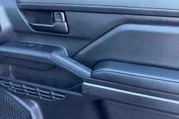 Toyota Tacoma 2WD SR5 Double Cab 5' Bed AT (Natl) 2026