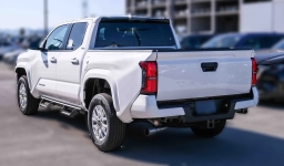 Toyota Tacoma 2WD SR5 Double Cab 5' Bed AT (GS) 2026