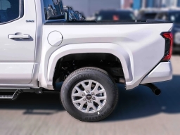 Toyota Tacoma 2WD SR5 Double Cab 5' Bed AT (GS) 2026