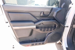 Toyota Tacoma 2WD SR5 Double Cab 5' Bed AT (GS) 2026