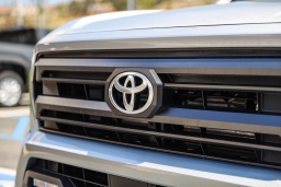 Toyota Tacoma 2WD SR5 Double Cab 6' Bed AT (Natl) 2026