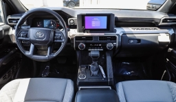 Toyota Tacoma 2WD SR5 Double Cab 6' Bed AT (Natl) 2026