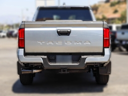 Toyota Tacoma 2WD SR5 Double Cab 6' Bed AT (Natl) 2026