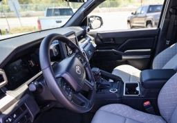 Toyota Tacoma 2WD SR5 Double Cab 6' Bed AT (Natl) 2026