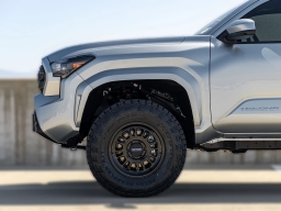 Toyota Tacoma 4WD SR5 Double Cab 5' Bed AT (Natl) 2026