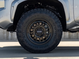 Toyota Tacoma 4WD SR5 Double Cab 5' Bed AT (Natl) 2026