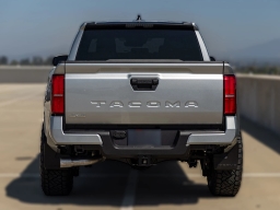 Toyota Tacoma 4WD SR5 Double Cab 5' Bed AT (Natl) 2026