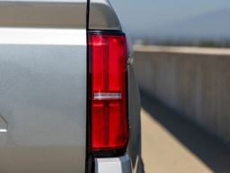 Toyota Tacoma 4WD SR5 Double Cab 5' Bed AT (Natl) 2026