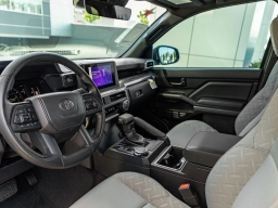 Toyota Tacoma 4WD SR5 Double Cab 5' Bed AT (Natl) 2026