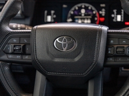 Toyota Tacoma 4WD SR5 Double Cab 5' Bed AT (Natl) 2026