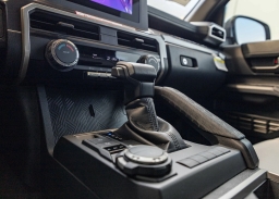 Toyota Tacoma 4WD SR5 Double Cab 5' Bed AT (Natl) 2026