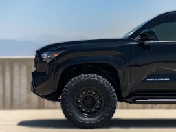 Toyota Tacoma 4WD SR5 Double Cab 6' Bed AT (Natl) 2026