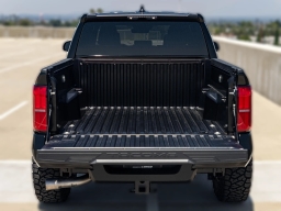 Toyota Tacoma 4WD SR5 Double Cab 6' Bed AT (Natl) 2026