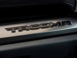 Toyota Tacoma 4WD SR5 Double Cab 6' Bed AT (Natl) 2026