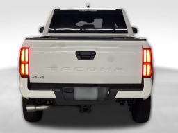 Toyota Tacoma 4WD SR5 Double Cab 6' Bed AT (Natl) 2025