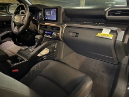 Toyota Tacoma 4WD SR5 Double Cab 6' Bed AT (Natl) 2025