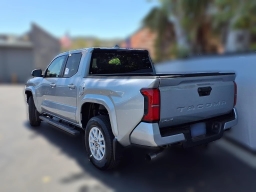 Toyota Tacoma 4WD SR5 Double Cab 5' Bed AT (Natl) 2026