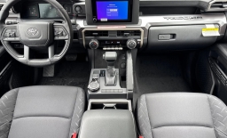 Toyota Tacoma 4WD SR5 Double Cab 6' Bed AT (Natl) 2026