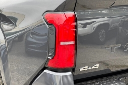 Toyota Tacoma 4WD SR5 Double Cab 6' Bed AT (Natl) 2026
