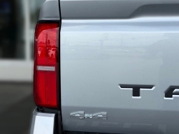 Toyota Tacoma 4WD SR5 Double Cab 6' Bed AT (Natl) 2026