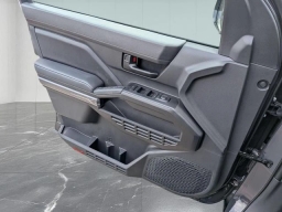 Toyota Tacoma 4WD SR5 Double Cab 6' Bed AT (Natl) 2026