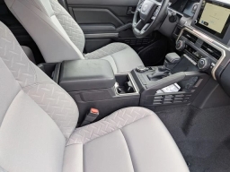 Toyota Tacoma 4WD SR5 Double Cab 6' Bed AT (Natl) 2026