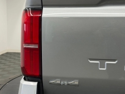 Toyota Tacoma 4WD SR5 Double Cab 6' Bed AT (Natl) 2026