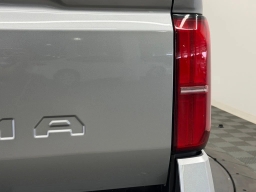 Toyota Tacoma 4WD SR5 Double Cab 6' Bed AT (Natl) 2026