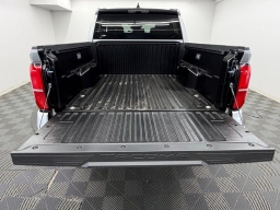 Toyota Tacoma 4WD SR5 Double Cab 6' Bed AT (Natl) 2026