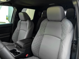 Toyota Tacoma 4WD SR5 Double Cab 6' Bed AT (Natl) 2026