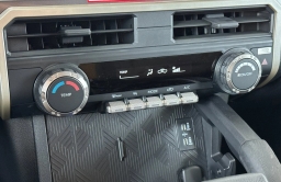Toyota Tacoma 4WD SR5 Double Cab 6' Bed AT (Natl) 2026