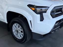 Toyota Tacoma 4WD SR5 Double Cab 6' Bed AT (Natl) 2026