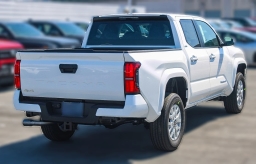 Toyota Tacoma 4WD SR5 Double Cab 5' Bed AT (Natl) 2026