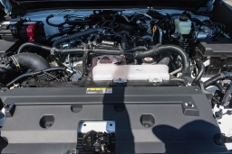 Toyota Tacoma 4WD SR5 Double Cab 5' Bed AT (Natl) 2026
